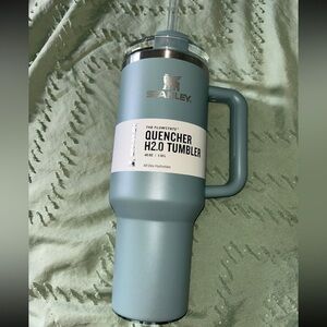 NWT Stanley 40oz Quencher H2.0 Tumbler
